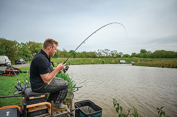 How to fish for commercial carp using a splasher waggler rig — Angling Times