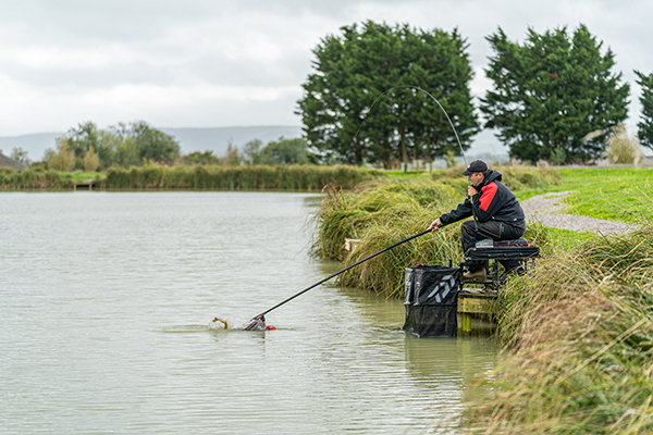 Winter Carp On The Method Feeder - Pemb Wrighting