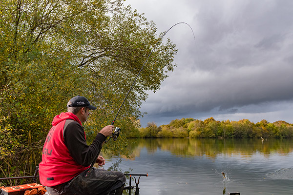 VIDEO* Cage feeder fishing with Nick Speed - Dynamite Baits