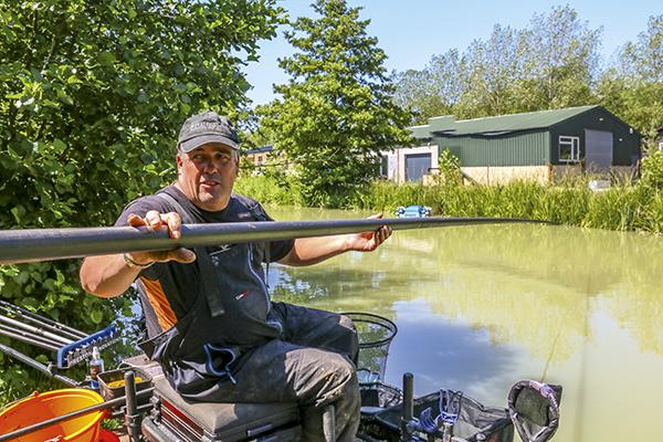 Des Shipp How to make perfect Pellets for match fishing 